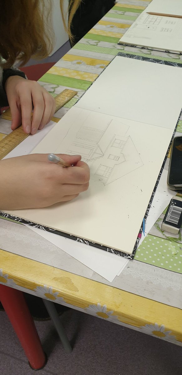 suriyaarts's tweet photo. Today at #artclass we working on sketches of our environment in Dundee.
Well done class amazing start to our project.
@DIWC1969
@UNESCO
#dundeecityofdesgin
#suriyaarts
#changingdundee
@Creative_Dundee https://t.co/ciUcLKhYIU