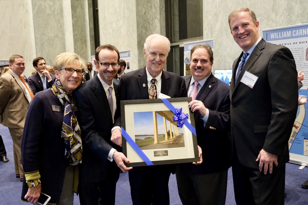 robshenk's tweet photo. The American Battlefield Trust is one of @MountVernon’s key #SaveTheView partners. We had a chance to thank them for their support at their #BrothersinValor event on Capitol Hill last night. @Battlefields @JimCampi #preservation #potomacriver #viewshed https://t.co/FC7WnUNP6v