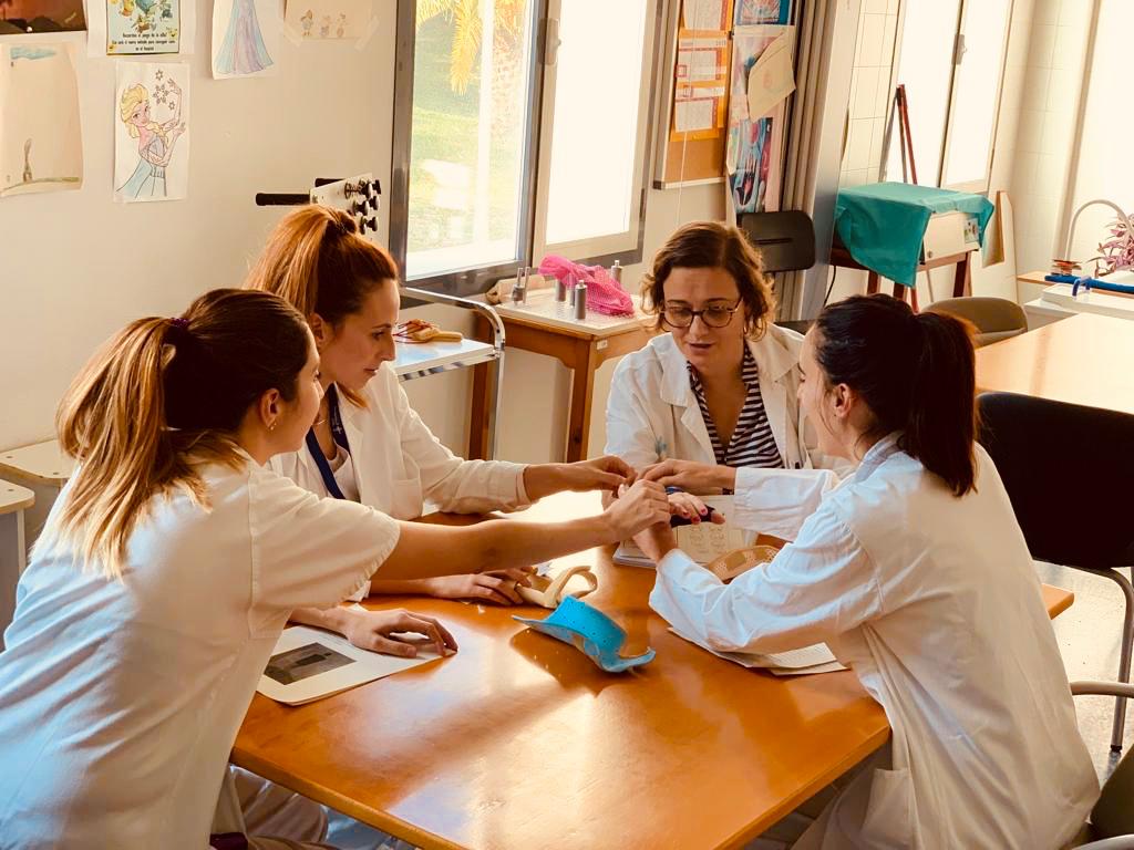 vallhebron's tweet photo. El Servei de #MedicinaFísica i #Rehabilitació fa un tractament integral i multidisciplinari als pacients de #Limfedema, amb l'objectiu d'aconseguir el màxim nivell d'autonomia, capacitat funcional i qualitat de vida. Coneix tot sobre ell a https://t.co/T8Sk0D9Ug7 https://t.co/F1H40f5faR