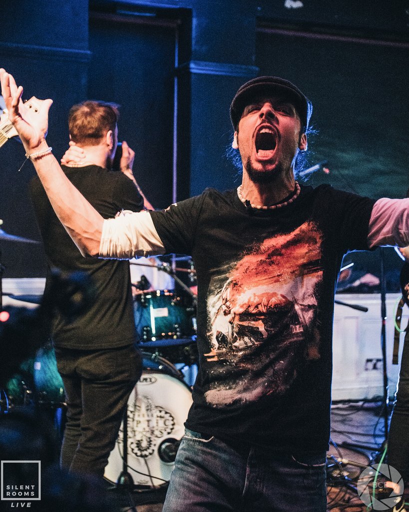 Aron going nuts for @thesesepticstarsofficial episode 1 of the show 

Be sure to subscribe to our YouTube channel  to avoid missing out on the fun.

#youtuber #livemusic #musicphotography