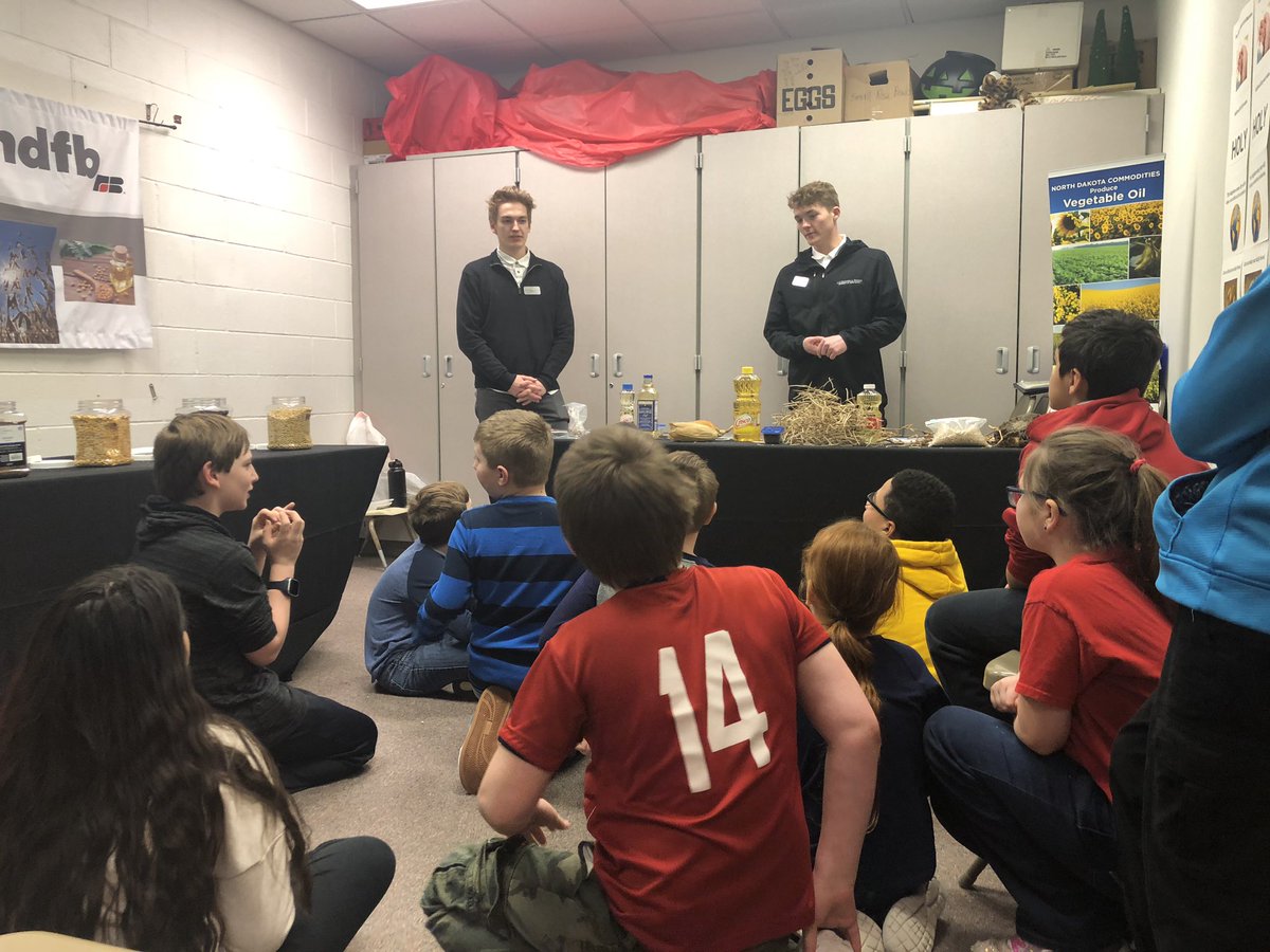 MrJasonLook's tweet photo. @BFroadrunner students learning about what it takes to make a pizza from real farmers and scientists. Thank you @ndfb @GFSchools https://t.co/xMhhOe9tIY