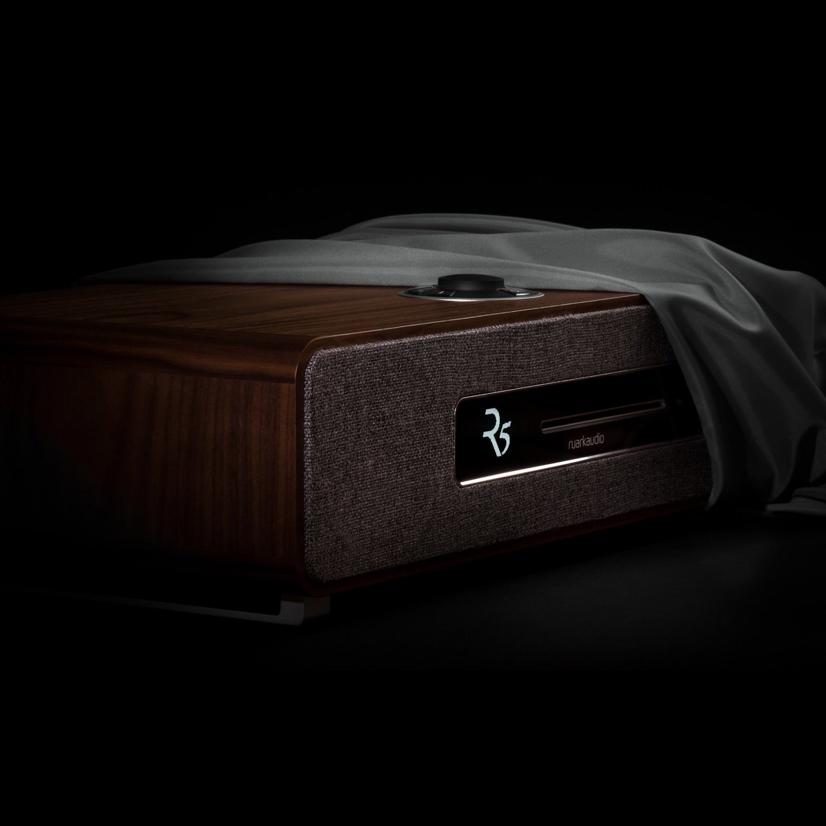 insight__photo's tweet photo. Here’s a few of the shots we took for our friends over at @ruarkaudio for the unveiling of their new R5 High Fidelity Music System. This beautiful model will be out in the spring. You can find out more about it on their website: https://t.co/Z9aBcPDI4d
#PhotographyByInsight https://t.co/qxXRmMlWIV