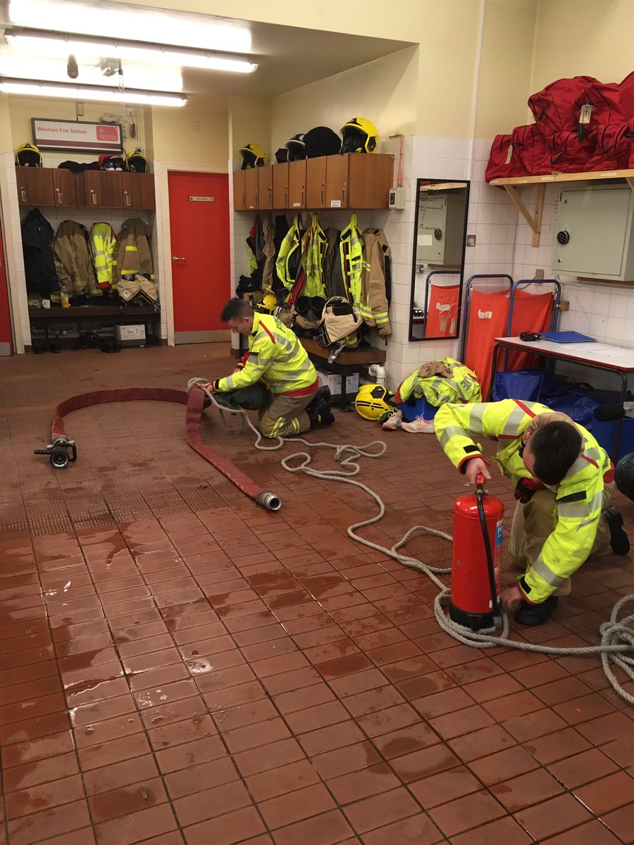 Core skills training session for Western area ‘On call firefighters’. Do you live within 5 minutes from an On Call Fire Station? Recruiting NOW! Visit LFRS website for more details 💪🏻🚒