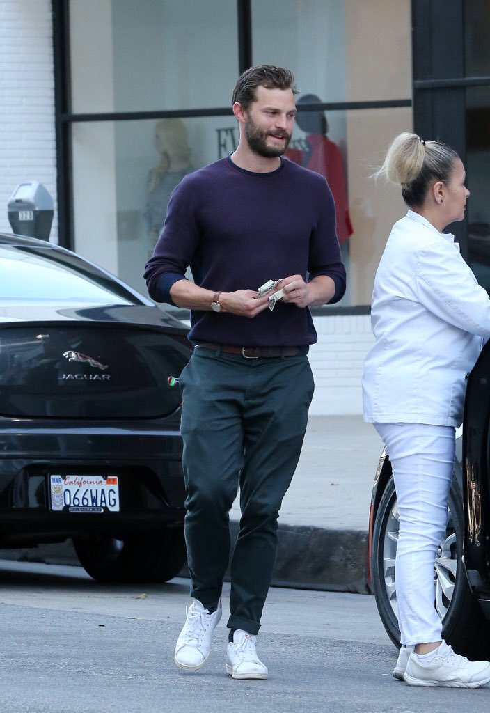 jamiedornanpt's tweet photo. One year ago today, we got these candids of Jamie leaving Mr Chow restaurant in Los Angeles (March 6, 2018) #JamieDornan https://t.co/0uaxVVcCrA