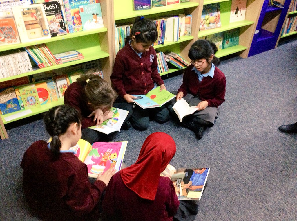 MissChester2's tweet photo. 2C are enjoying their morning in the school library for reading week! We ❤️ to read! #WorldBookDay2019 @somerville_pri https://t.co/ndytOWVL82