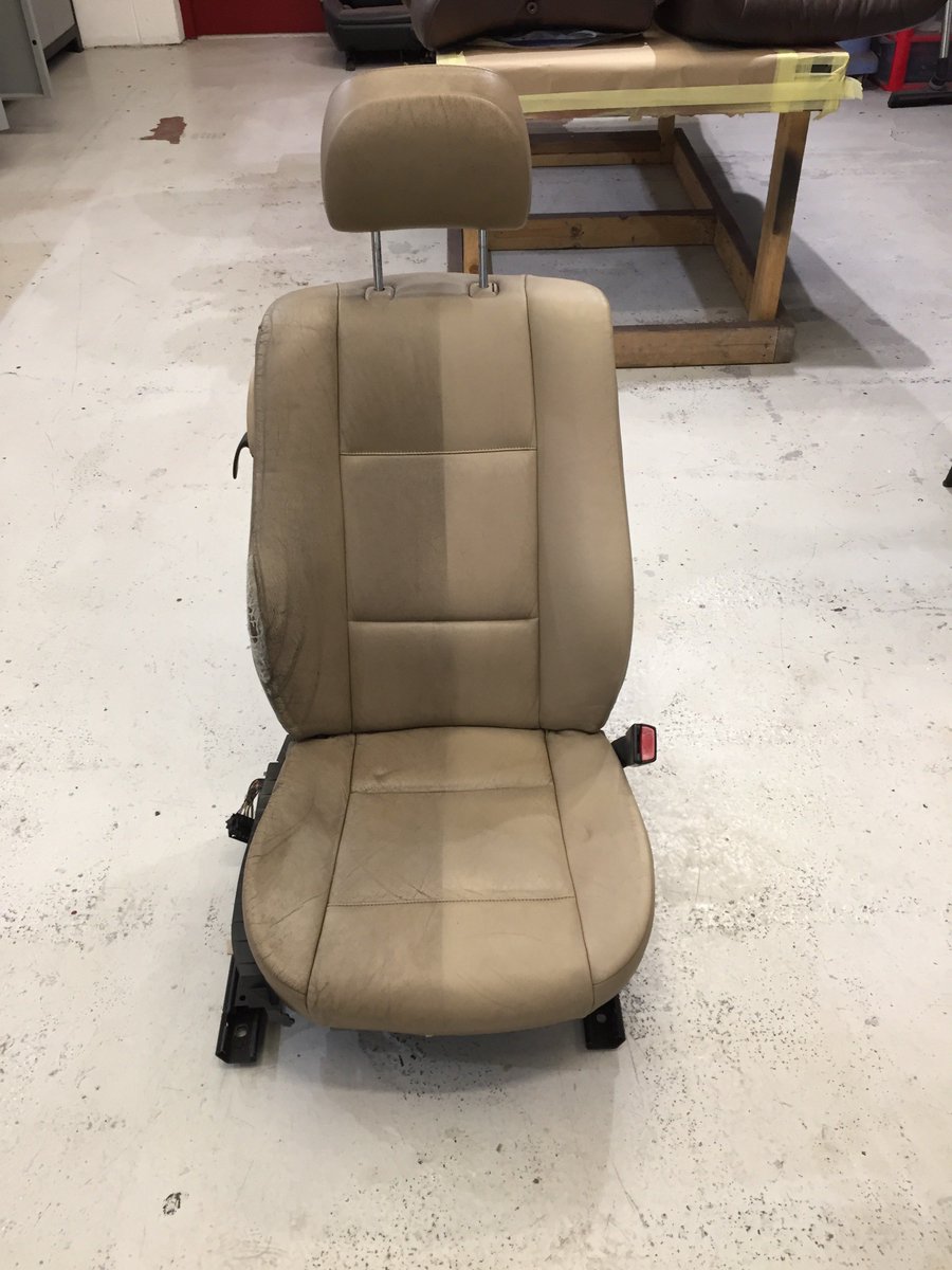 LRC_Apprentice's tweet image. Check out this half and half #restoration from one of our trainees!

#leatherrepair #leathercleaner #leather #repair #clean #cleaner #leatherrepaircompany