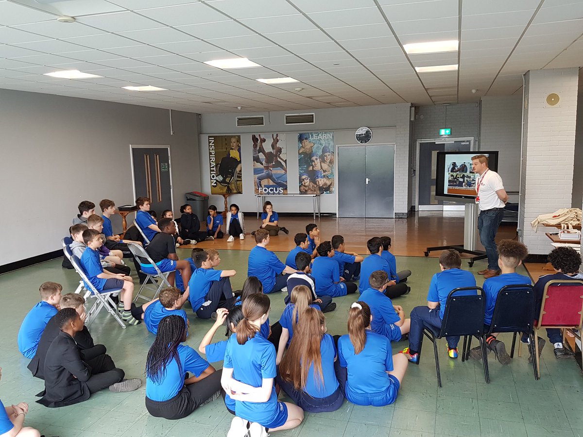 leamanorpe's tweet photo. Our year 8's are having a great opportunity this afternoon just like our year 10's

@BedsUniLiaison such a great chance to get Mick talking about physiotherapy and other sport courses the uni has to offer
#CareersWeek #Future #Opportunity https://t.co/225GuXkYvN