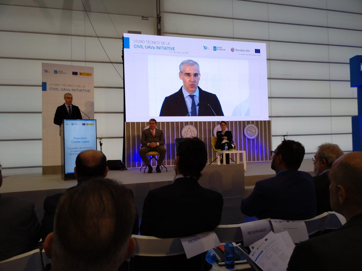 Novadays's tweet photo. Hoy estamos en I Foro Técnico de la #CivilUAVsInitiative en Aeródromo de #Rozas. Durante la inauguración se ha puesto de manifiesto la implicación de toda la comunidad involucrada en el Polo aeroespacial de Galicia #innovacion #UAVs @axenciaGAIN @Xunta https://t.co/SmmXRa3n7i