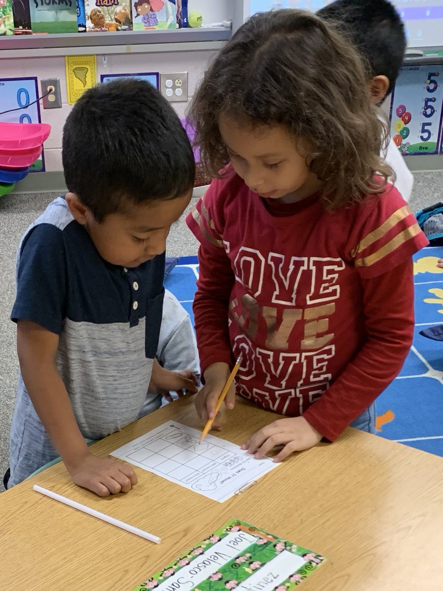 LaidlawAlicia's tweet photo. Strategy 37, Peer Teaching & Learning in progress....learning about wind from a “peer teacher.” #EllChat_BkClub #CPEESOL #ELLTeachersToolbox @Larryferlazzo @TanyaFranca2 @duffyc3111 https://t.co/Uhegy21qGB