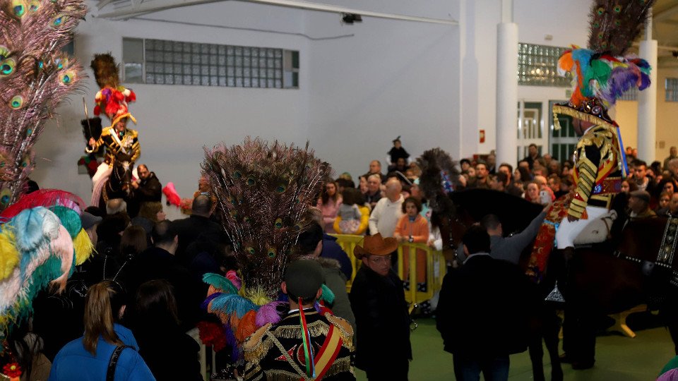 Diario_Pontev's tweet image. #ConVídeo 🎭 🐴 ⚔ Diluvio dialéctico de a cabalo dos Xenerais da Ulla, na Estrada
diariodepontevedra.es/articulo/calda…