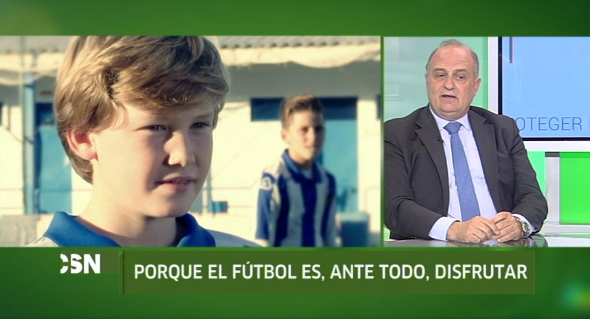 RFAF_tv's tweet photo. 👏🔝Gracias @csurDeportes por la entrevista 📺 al vicepresidente de Relaciones Institucionales @RFAF #DefensordelMenorRFAF José Mª Manzano y haceros eco de nuestros spots.

👉Entre todos debemos construir un ⚽️donde la Violencia ⛔️
#ADíaDeportes #ATV #DéjameJugar #DéjameArbitrar https://t.co/kbnOgoMPQZ
