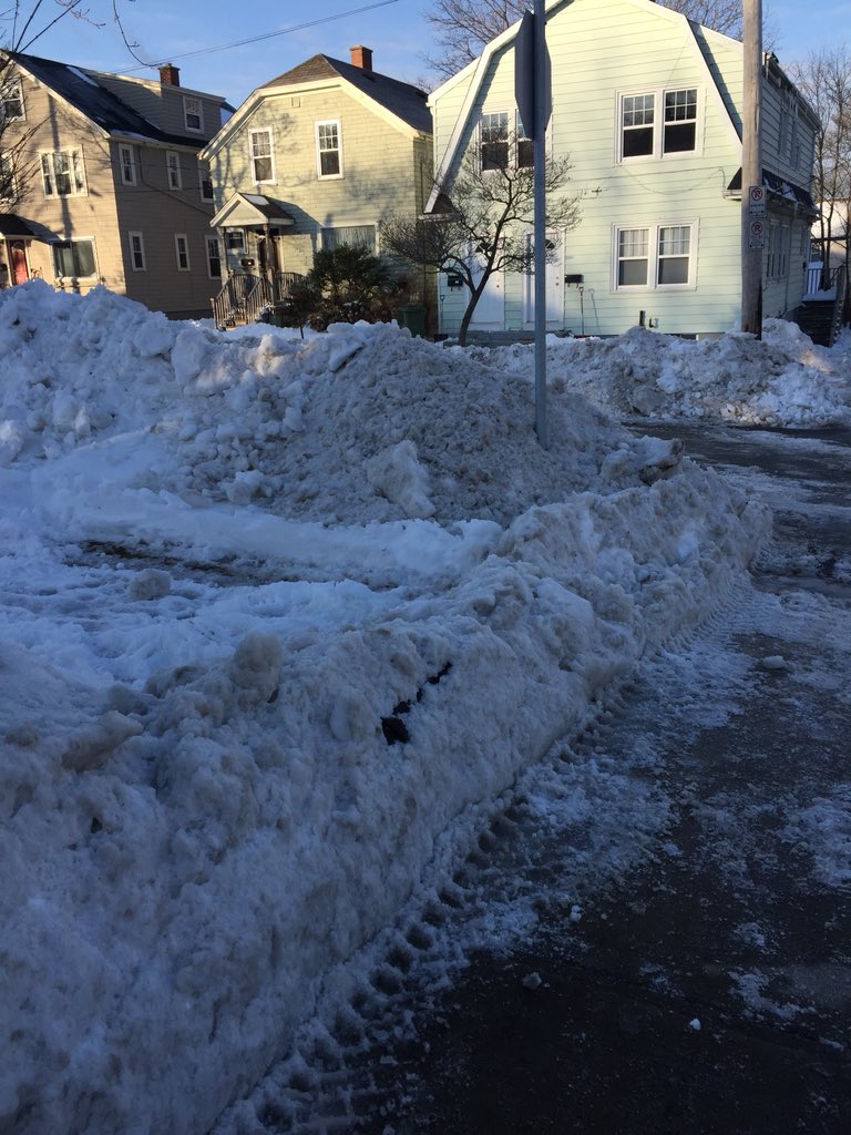 smithaloo's tweet photo. @hfxgov Wednesday morning - Corner of Poplar and Chebucto.. surely this meets the service standards 🙄 https://t.co/qciOjH2h2v