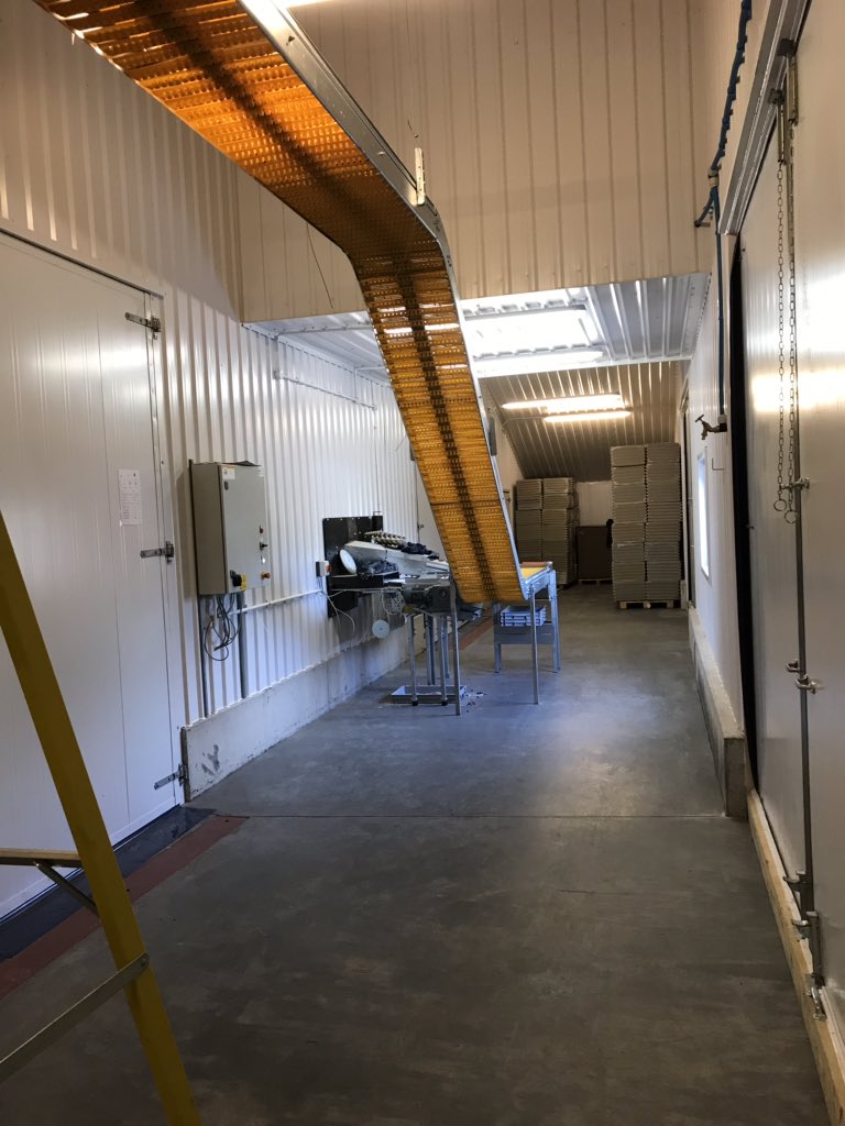 ShaunMo1's tweet photo. Finishing touches completed on our site near Wrexham #hydor #poultry #eggs #ventilation . Hydor Agri jet roof extract fans ( with black outs )  , Automatically controlled bird weighing ,ventilation,feed, lighting and alarm system that links up remotely to internet . https://t.co/9OAiZyO2gT