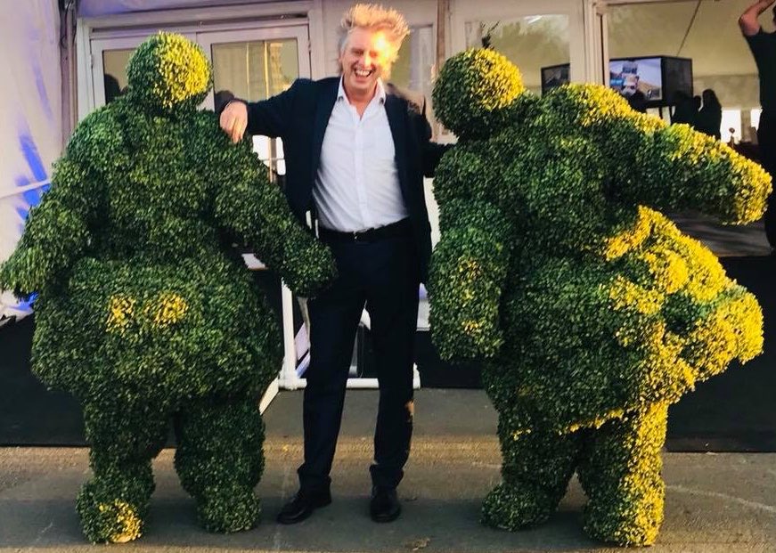 Arthur and Strange @RoyalPlantsman is passionate about #topiary and #tools.  Andrew is bringing his diverse range of terrific quality tools @tobygardenfest @powderhamcastle 3/4 May. We have some strange new topiary that might need his attention!!!!!!🌳🌳🌳@stiltwalking