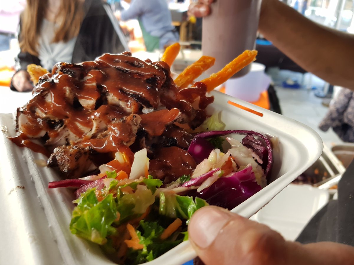 FinzelsReachMkt's tweet photo. We're such devils π, have you seen the trader line-up for this Friday's market?! Such a good one, how will you choose we have no idea! Mwhahaha.....https://t.co/OS2gounSQr #streetfood #greatselection #allthefood #doublelunch #finzelsreach #market #bristol https://t.co/cXH3JEFfjO