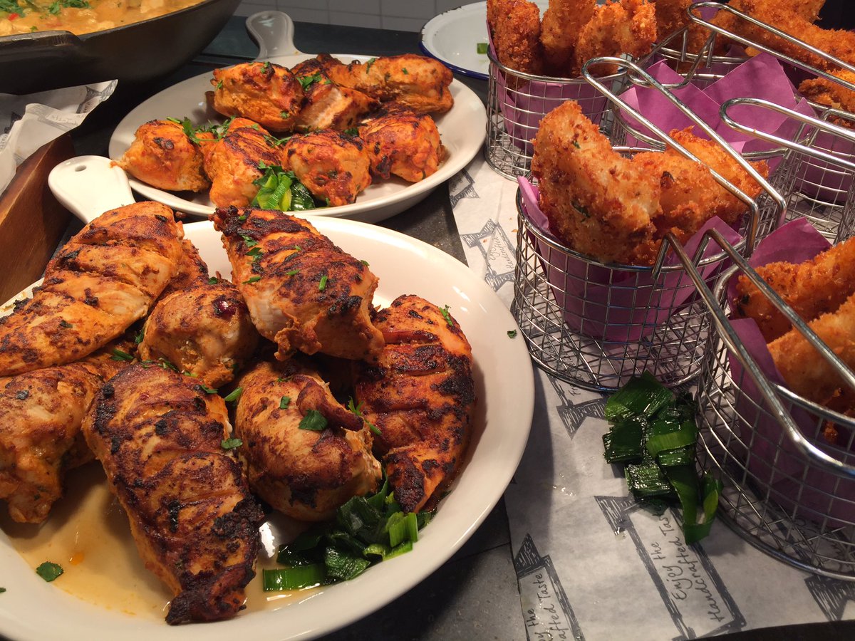 MattsFay's tweet photo. Great counters @TheSceneFoodie Honey roast gammon with the Taste of Sri Lanka today , fabulous colours and flavours @elioruk  #eliorfoodie https://t.co/QlmcMHuqrD