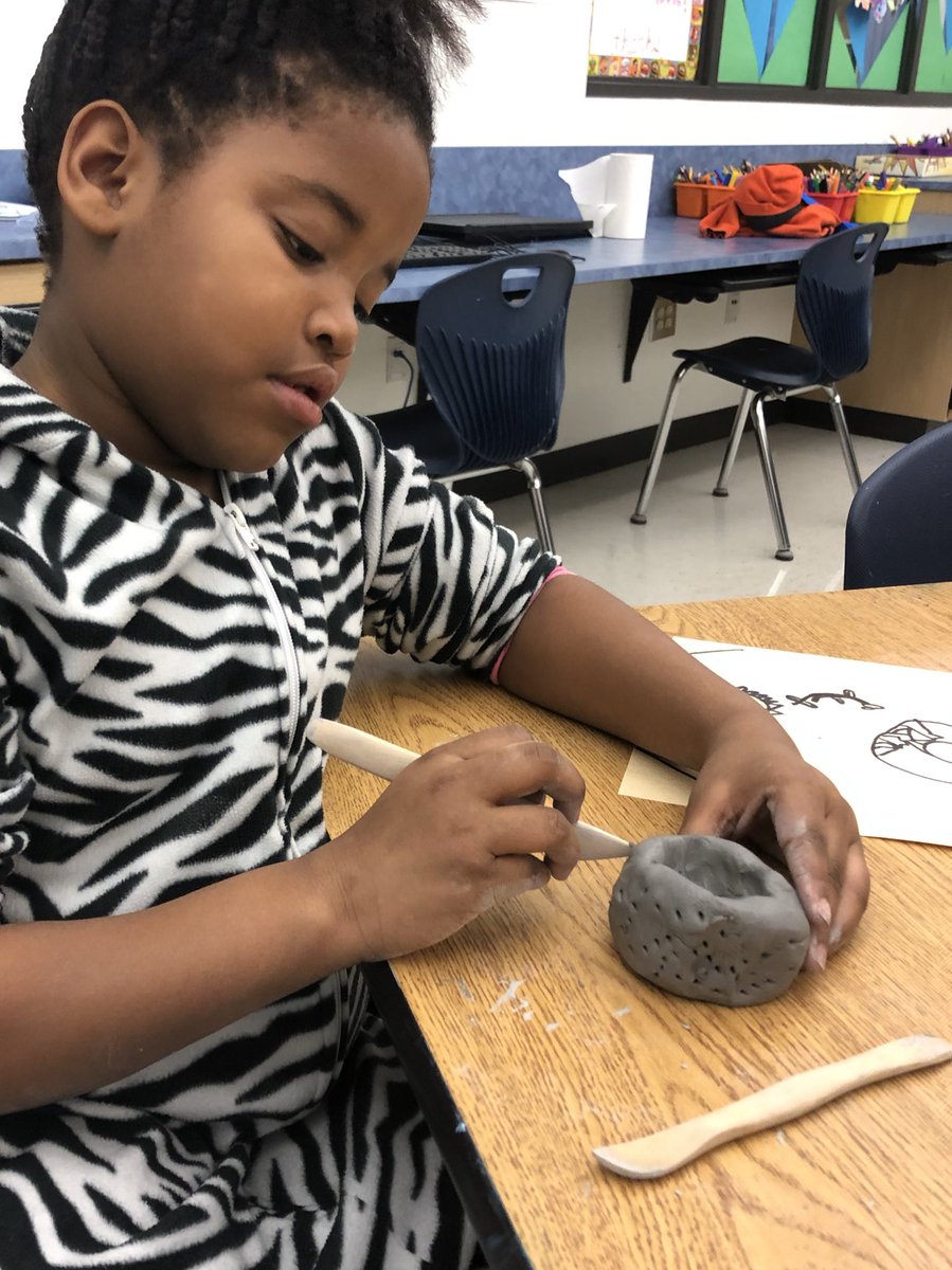 OakleysClass's tweet photo. My students LOVE working with clay! Thank you to all the donors who support my classroom! #donorschoose #1stgrade #thepotthatjuanbuilt https://t.co/5CyydzOTD5