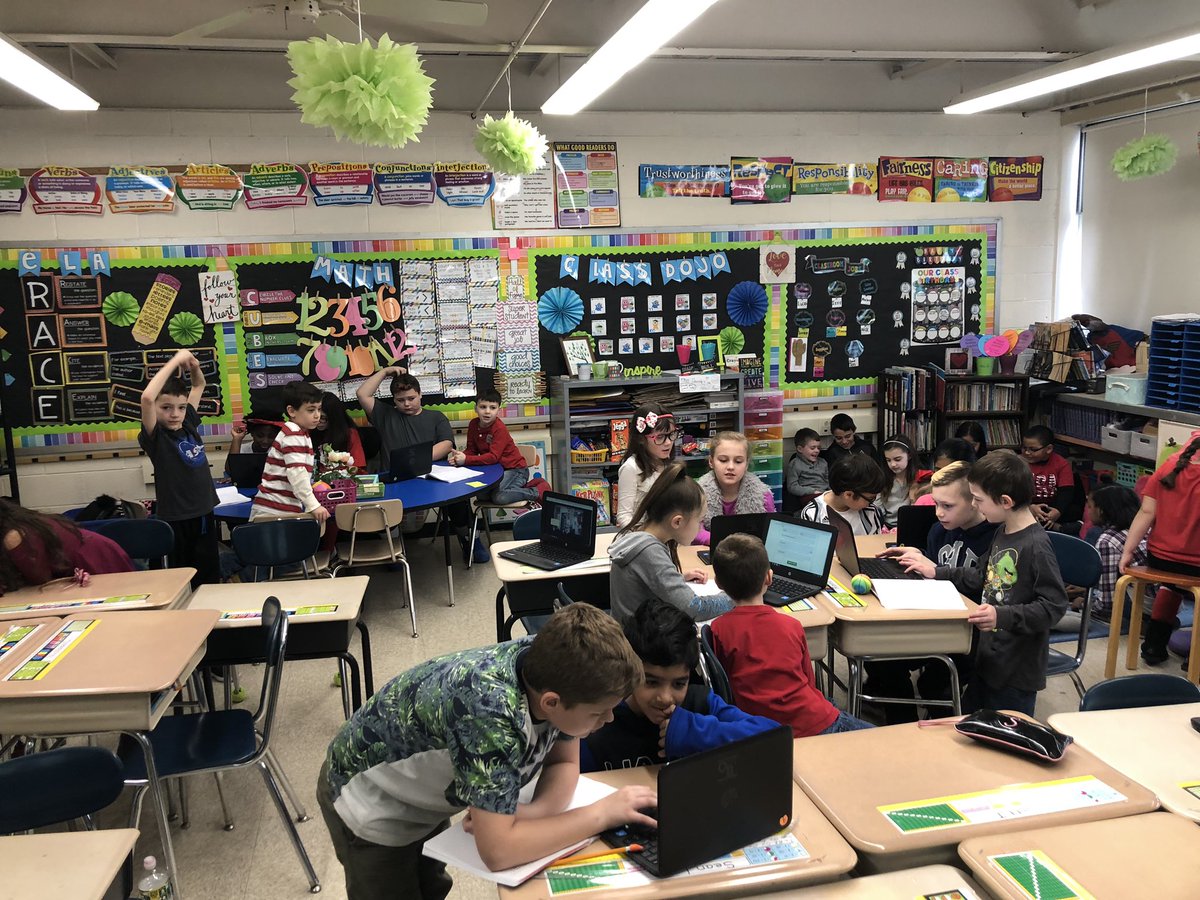missdansky's tweet image. Fourth grade loved teaching their first grade buddies how to use Flipgrid! Ss discussed the importance of friendship and shared different ways to be a good friend in honor of our One School One Book! #FriendshipaccordingtoHumprey #collaboration #buddyclass @voorheesprin
