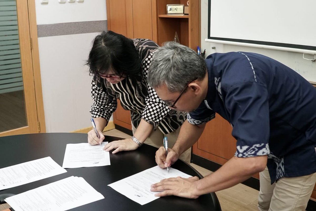 labs247_'s tweet photo. Pertemuan Kick-off serta kegiatan kerjasama pengembangan voice-to-text (ASR) Electronic Medical Record (EMR) pada sistem health care rumah sakit yang dibangun oleh tim BPPT dan PT. Dua Empat Tujuh. Jakarta, 6/3/19. https://t.co/cJjzjcucve