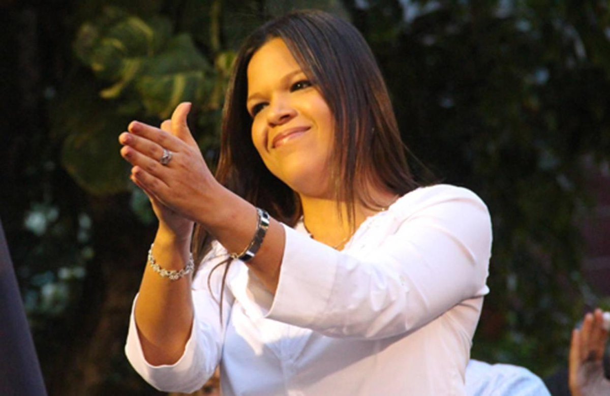 ElNacionalWeb's tweet photo. Ciudadanos en EE UU recolectan firmas para deportar a María Gabriela Chávez https://t.co/sGqeChkFor  https://t.co/mrMFu35IWS