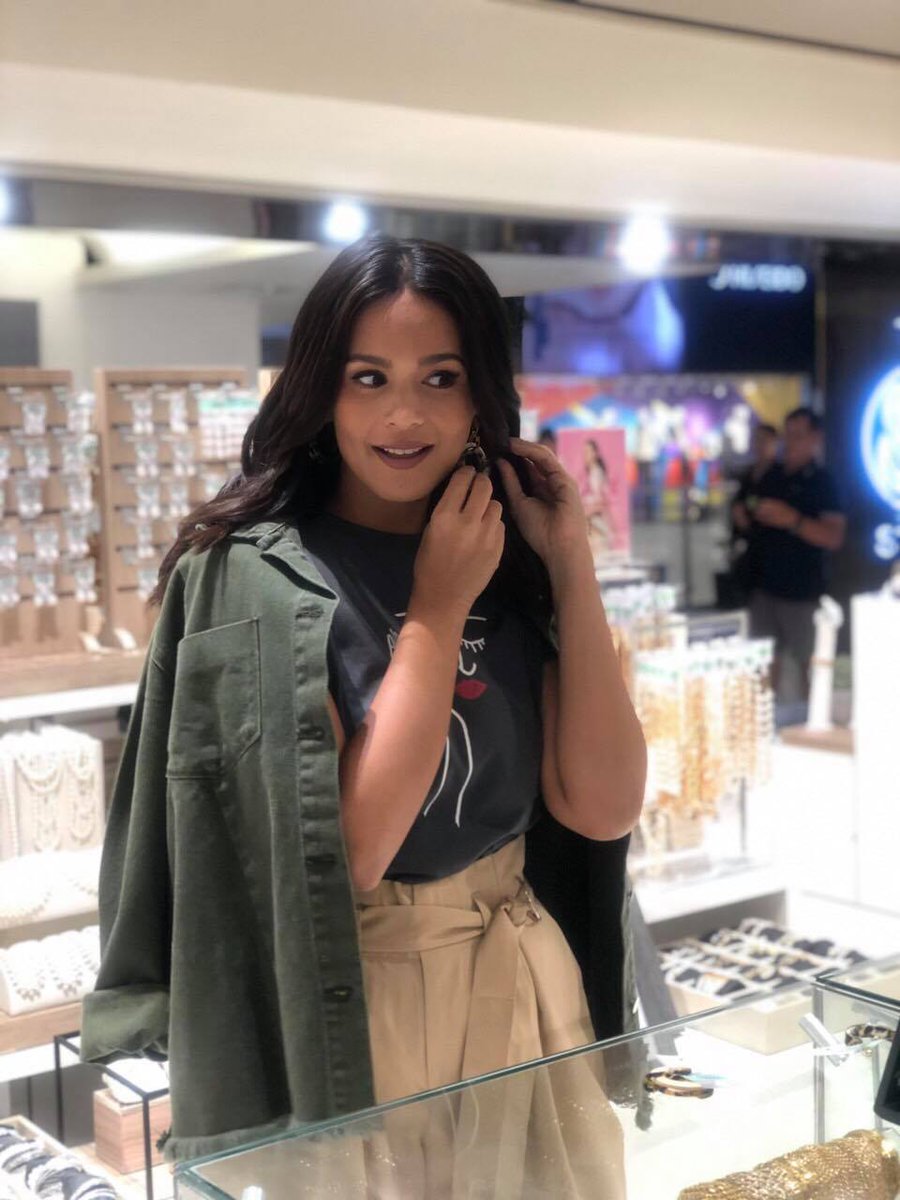 TheSMStore's tweet photo. #SpottedAtSM
@MissIzaCalzado enjoying The SM Store’s Women’s Wednesday SMAC Sale!
Don’t miss your chance to enjoy extra 10% off during ALL Wednesdays of March from 6-8PM when you shop at least P3,000 in participating women’s departments!
*Standard discount exclusions apply. https://t.co/WpWiopl5OH