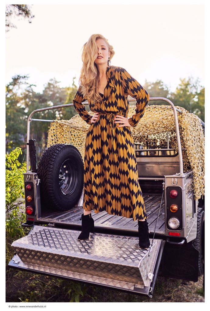 IsabelCommander's tweet photo. @ForYouMagazine_ #foryoumagazine #fashionshoot #model #safari #photography @ted_baker #boots @kokoisterwijk1982 #outfit #dress @hardystilburg #hairstyling @sorbonnesieraden #jewelry @renevanderhulst #photographer @bvanmunster #makeupartist #jeep @landrover @landrovernederland https://t.co/jm0btuZxcO