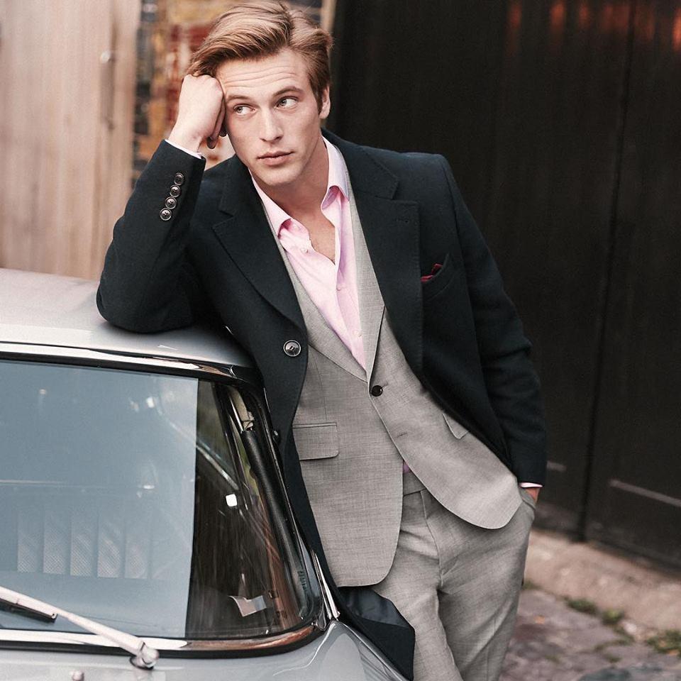 MossBros's tweet photo. Our zero iron shirt responds to your body heat and actively smooth out wrinkles as you're wearing it to keep you looking great all day long. #Zeroironshirt #Performancesuits

Shop the collection: https://t.co/ijqAK9OAZS https://t.co/6cQSadN1H5