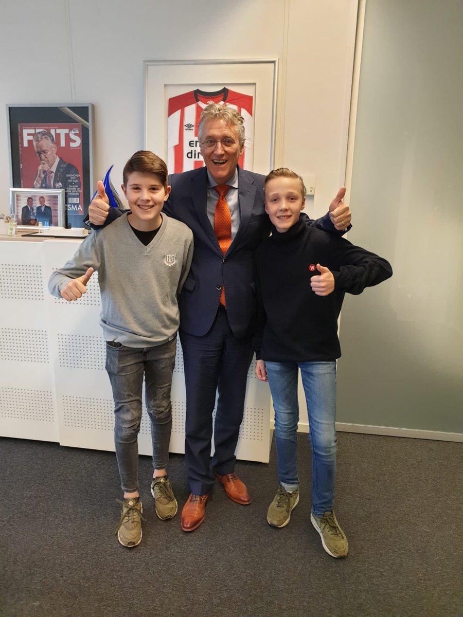 JJorritsma040's tweet photo. Jonge reporters over de vloer. Tim en Lucas van het #montesoricollege in #Eindhoven vroegen me de kleren van het lijf. Hoofdvraag: is het leuk burgemeester te zijn? Meestal wel! Zeker in dit gesprek, dankjewel Tim en Lucas. https://t.co/8V7TpiU7CD