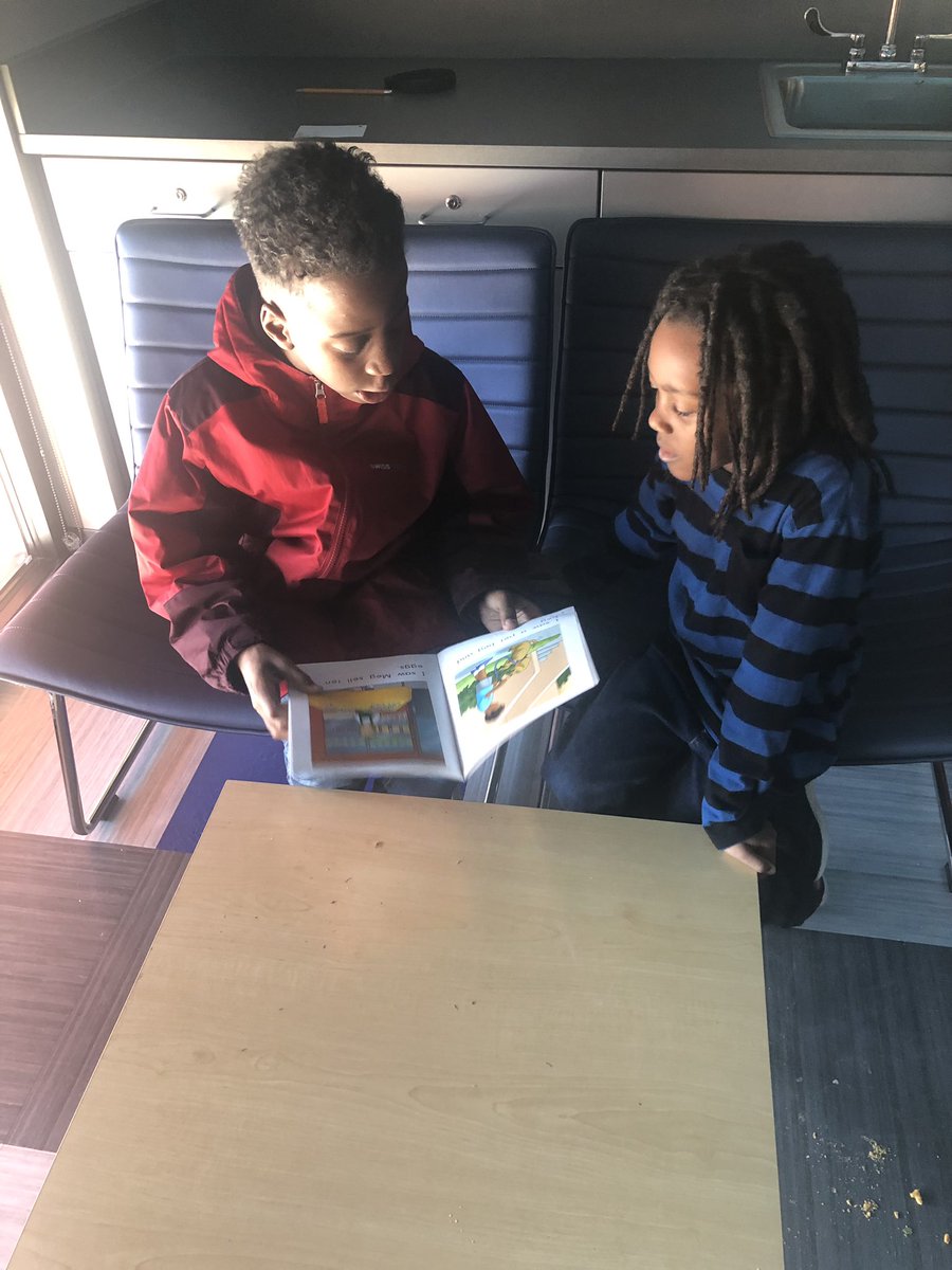 MissEteach3's tweet photo. Reading to our kindergarten buddies to celebrate Read Across America! @kinderjagz #Jardine501 #WeareTPS https://t.co/w73MV6ounn