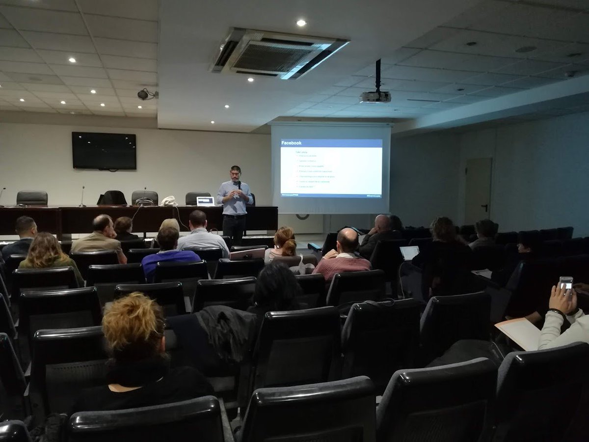 _immoscopia's tweet image. Aquest matí el gran @erasmolopez ens ha ensenyat a #immoscopia els secrets de les xarxes socials aplicades al nostre sector. Molts consells per aplicar a partir de ja! Gràcies a tots els que heu vingut!