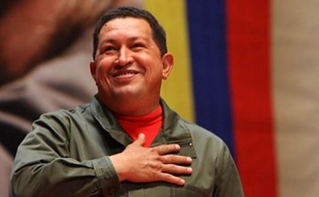 El Comandante Hugo Chávez es inspiración, coraje y dignidad para todo nuestro pueblo que lucha por la defensa de cada logro alcanzado en Revolución. Como Chávez, defenderemos con Amor la Patria. goo.gl/WJFxQb