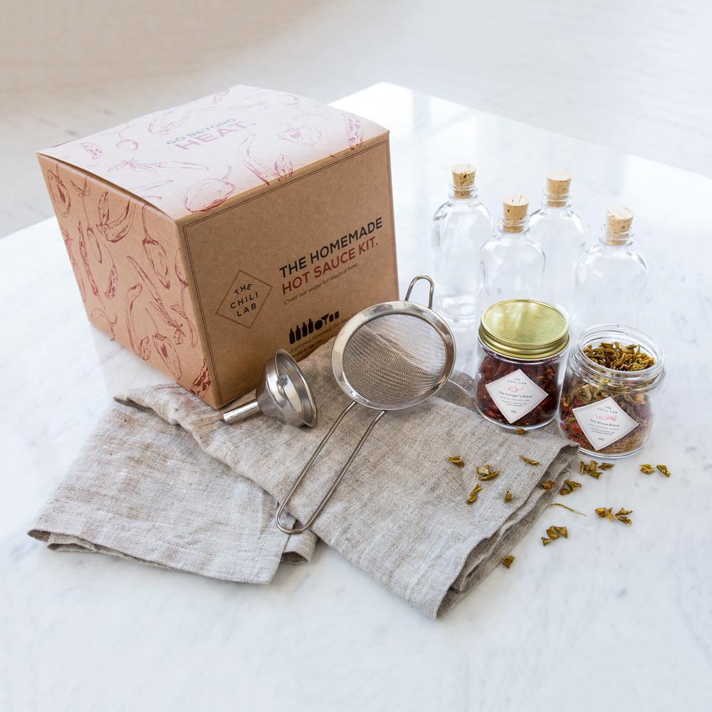 TheChiliLab's tweet image. Welcome to the Home of the #HomemadeHotSauceKit. We have everything you need to make two delicious #HotSauce blends in your own home. Our #chili flakes in the kit include:

🌶️Forager's Blend (Berry, Smoky)
🌶️Grove Blend (Citrusy, Herby)
 
Check us out:
thechililab.com/products/the-h…