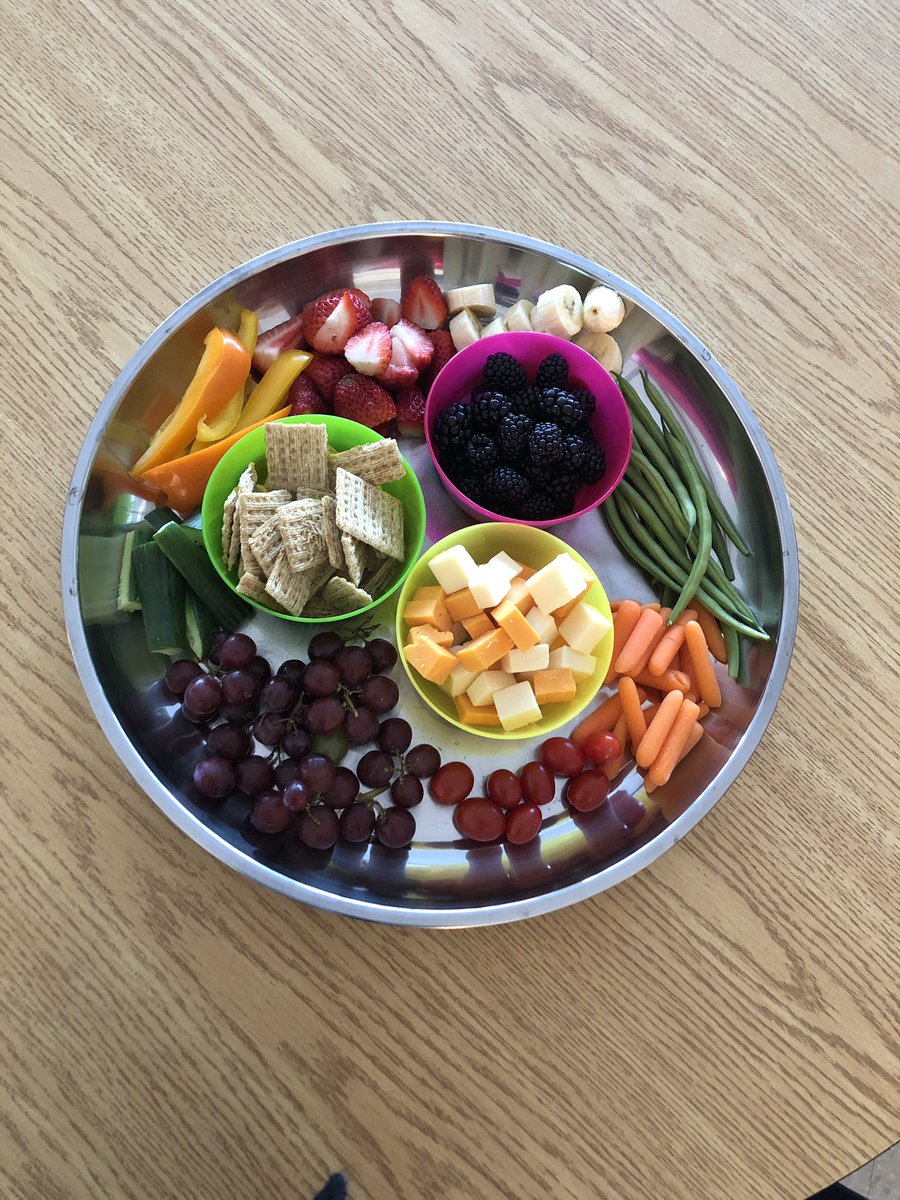 Our kinders get this delicious snack tray every morning from our Breakfast Club! Thank you so much! #eattherainbow