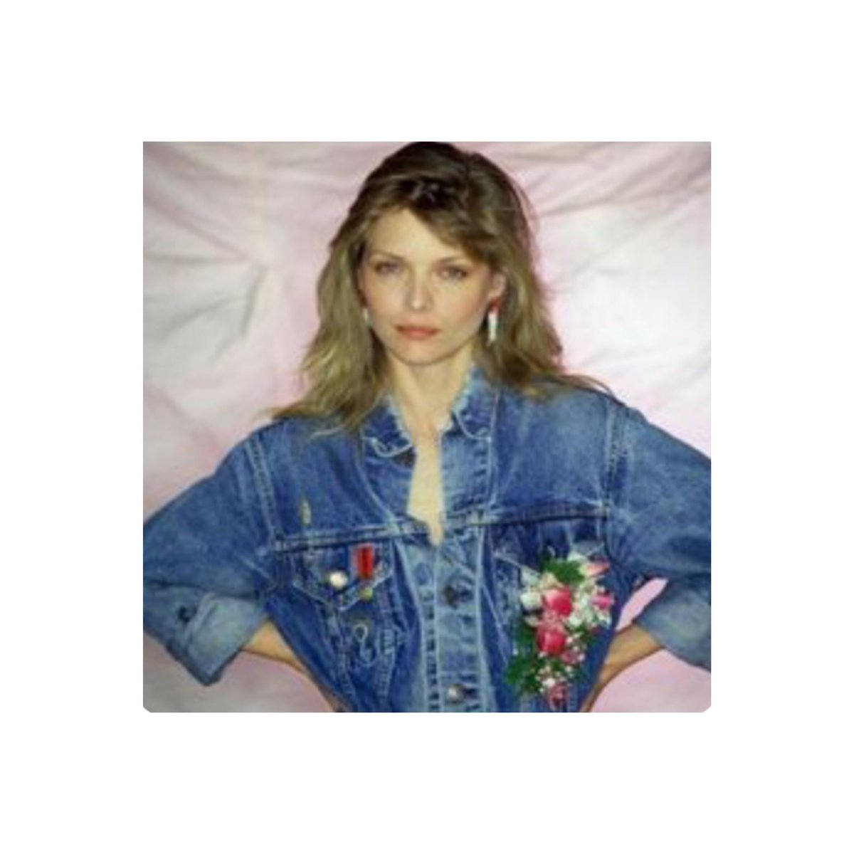 PfabPfeiffer's tweet photo. Michelle Pfeiffer in a jean jacket with hands on her waist, is more cool than any of us, will ever be.
Photo by #GuyWebster 1986 for Esquire magazine.
#MichellePfeiffer #GOAT #80sbabe #CoolRider https://t.co/QteICijyDC