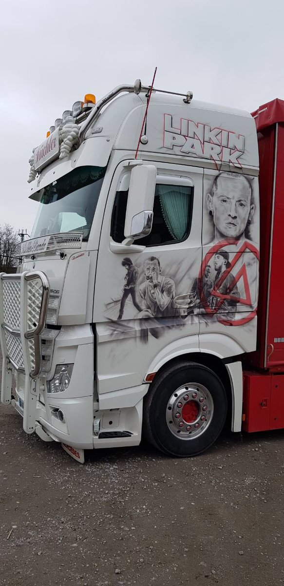 LPLive's tweet image. This truck, driven by a Linkin Park fan, is parked outside of the venue in Oberhausen for tonight’s show. 📸: @mikeshinoda_de / @LinkinTomek