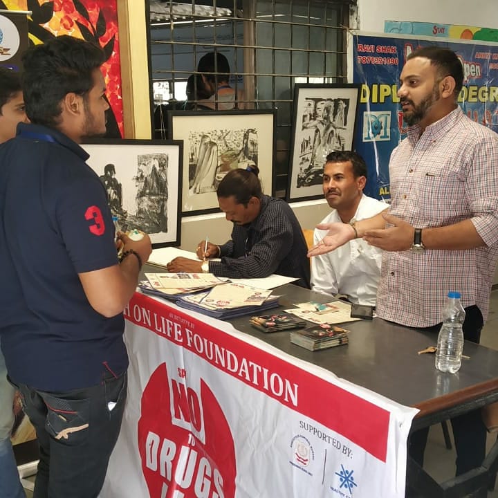 VisionairySagar's tweet photo. Anti Drug Awareness Activity participation in GIT College Ahmedabad with team @bealertbealive and @narcoticsbureau Ahmedabad @MSJEGOI @UNODC #DrugFreeWorld #highonlife @PMOIndia @CMOGuj @AnarJPatel @narendramodi @duttsanjay @akshaykumar @KapilSharmaK9 #addiction #togetherwecando https://t.co/0lbX0DhrhE