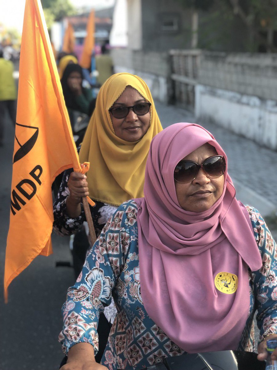 mrsays_'s tweet photo. Villingilli dhaairaa Sarcar adhi MDP candidate @HaroonRshdh Candidate No.1 ge campaign cyk buru.
#Agenda19
#Villingilli https://t.co/TNKCwuuQEF