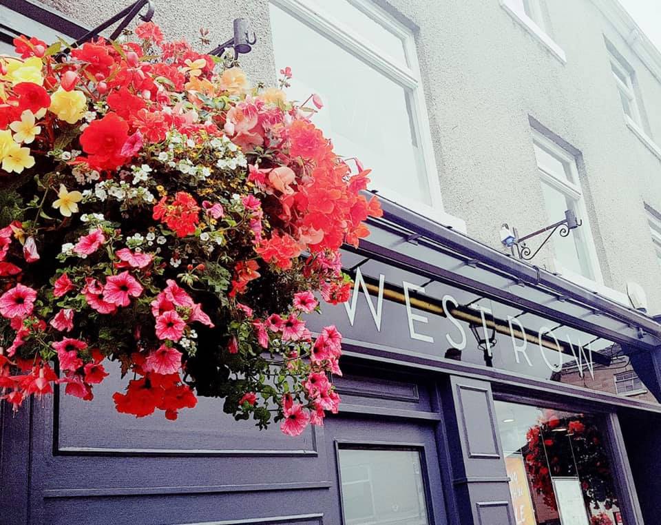 Happy birthday to #WestrowWetherby

16 years today since the salon first open it’s doors!

🎈🎉🎁

westrowhair.com/westrow-wether…