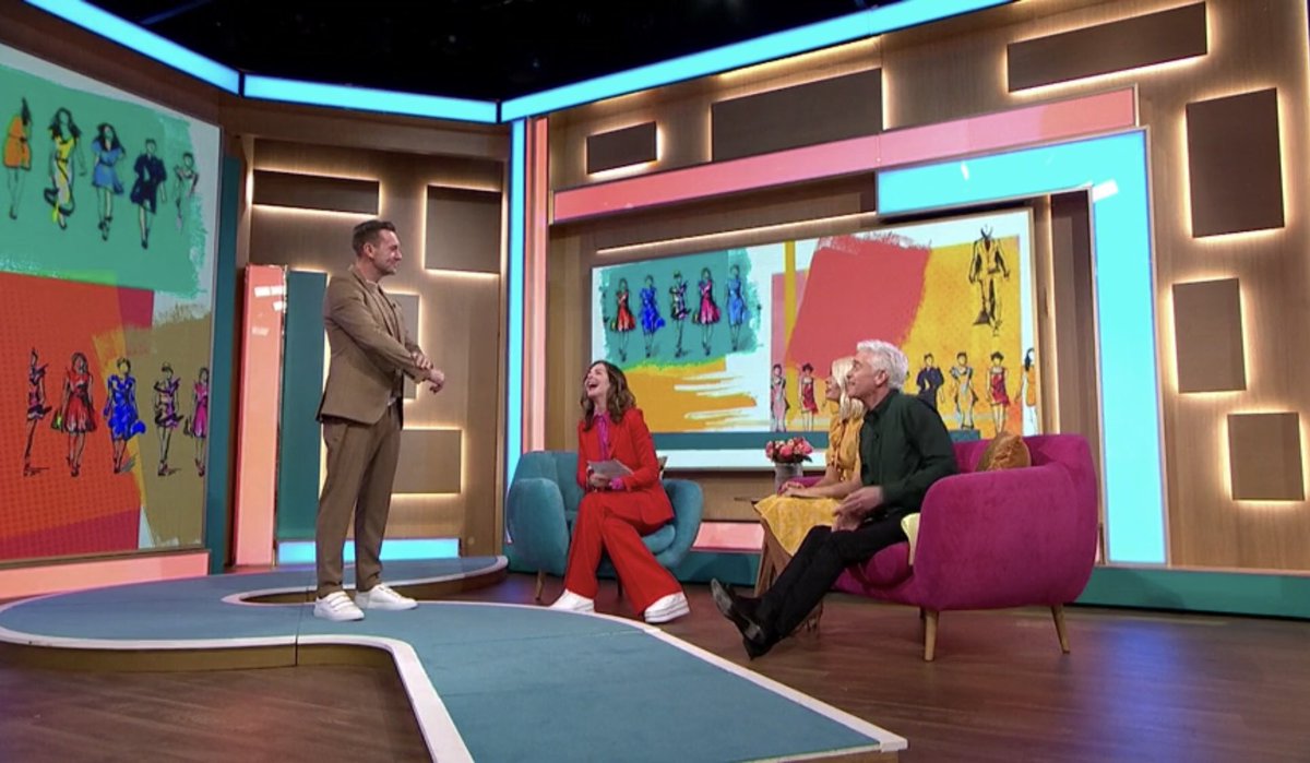 HowardGriffiths's tweet image. Sharon-Brilliant episode. So much fun &amp;amp; great to see Cardiff bestie Jane @TylerMakeup work her magic.Truly blessed &amp;amp; a jolly good way to celebrate 50th Birthday. On no medication, just laugh often. @trinnywoodall @trinnylondon @Schofe &amp;amp; @hollywills so kind with their words.❤️x x