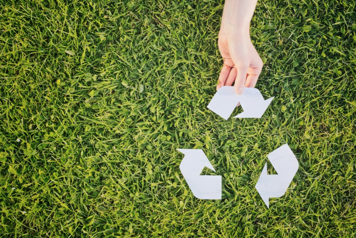 WindrushGroup's tweet image. The UK uses about 12.5 million tonnes of #paper each year and some 67% of the paper and cardboard used is #recycled. Read about the positive impact of recycled paper and how YOU can implement a recycling policy without risking any of your sensitive info: bit.ly/2NvWITI