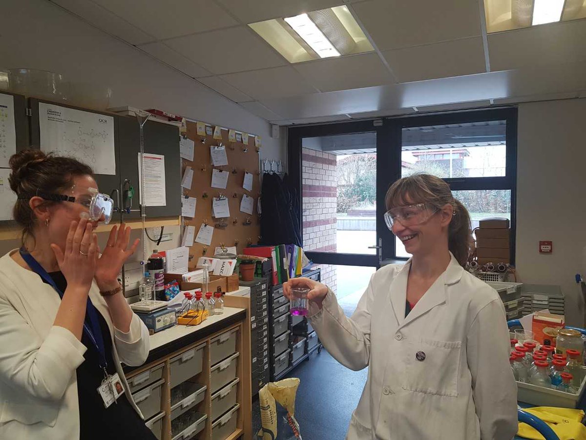 Over-Excited teacher! (Seeing the colour change of cresol red.) <a href="/Magna_Science/">MagnaScience</a> #techognition