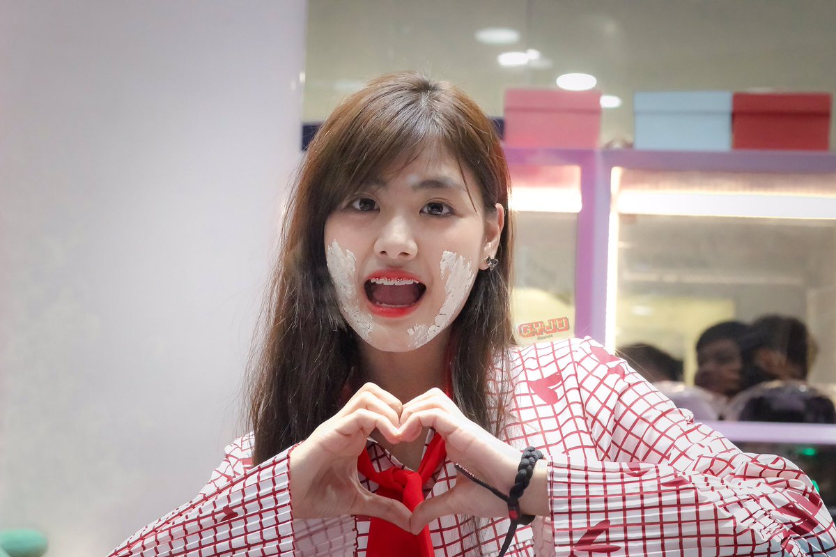 gyju04's tweet photo. 190227 [HQ] รักนะคะ ~❤️
______________________________

♡ Follower Gygee ♡

Fb : Gygee BNK48
IG : https://t.co/2YnkHl8PMu

♡ Follower GYJU ♡

Fb : @gyju04
IG : https://t.co/v6YI8J2eHg 
Twitter : @gyju04

#Gygee #GygeeBNK48 #BNK48 #GYJU https://t.co/qvORyE9zmd