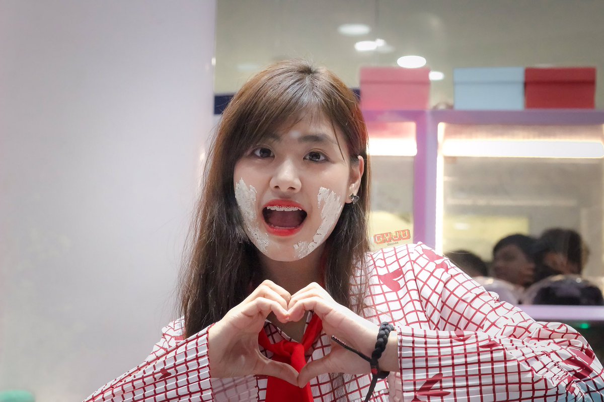 gyju04's tweet photo. 190227 [HQ] รักนะคะ ~❤️
______________________________

♡ Follower Gygee ♡

Fb : Gygee BNK48
IG : https://t.co/2YnkHl8PMu

♡ Follower GYJU ♡

Fb : @gyju04
IG : https://t.co/v6YI8J2eHg 
Twitter : @gyju04

#Gygee #GygeeBNK48 #BNK48 #GYJU https://t.co/qvORyE9zmd