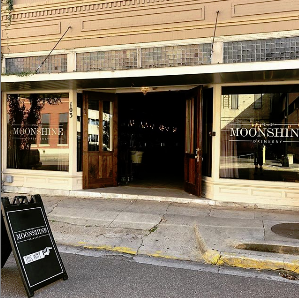 MDrinkery's tweet photo. Don't miss lunch at Moonshine today -- serving Mumphord's Place BBQ! 11am to 2pm Tuesday through Friday. https://t.co/oJ7CYG1wei