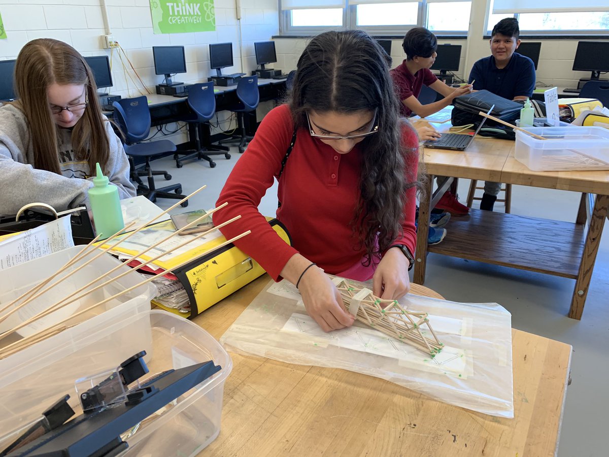 RedClaySchools's tweet photo. STEM education at its finest! Stanton’s 7th grade Technology students build bridges... Then see how much force it takes to crush them! @StantonFalcons #StantonSOARS https://t.co/C93EgmN9Ze