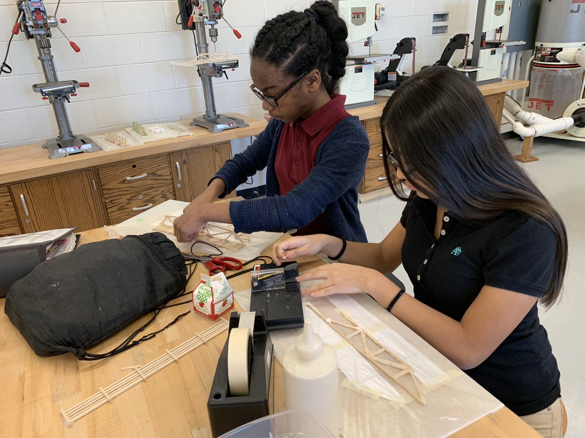 RedClaySchools's tweet photo. STEM education at its finest! Stanton’s 7th grade Technology students build bridges... Then see how much force it takes to crush them! @StantonFalcons #StantonSOARS https://t.co/C93EgmN9Ze