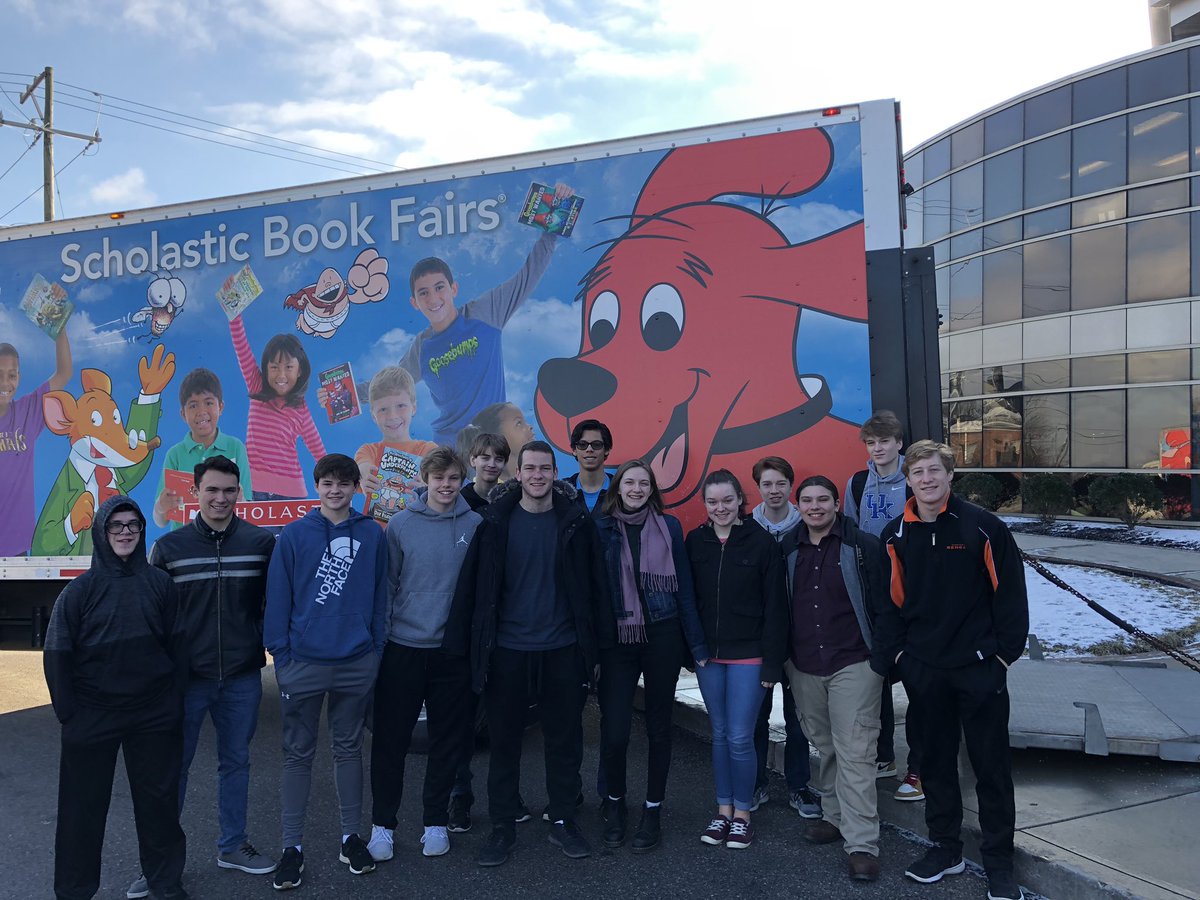 BroadcastingHHS's tweet image. At Woodfill to present our animated storybooks.