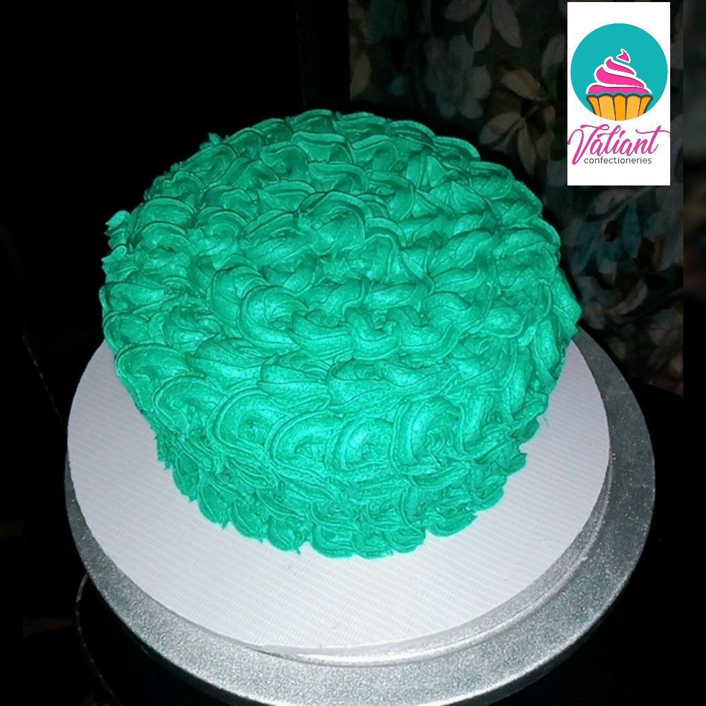 Rhee_taah's tweet photo. While people were asleep yesterday, I was making these beautiful cakes๐ค. Dear Lord, please bless our hustle ๐..
#lifeofabaker
#valiantconfectioneries
#turningeggsandflourintocakes https://t.co/sKPDm7CnBT