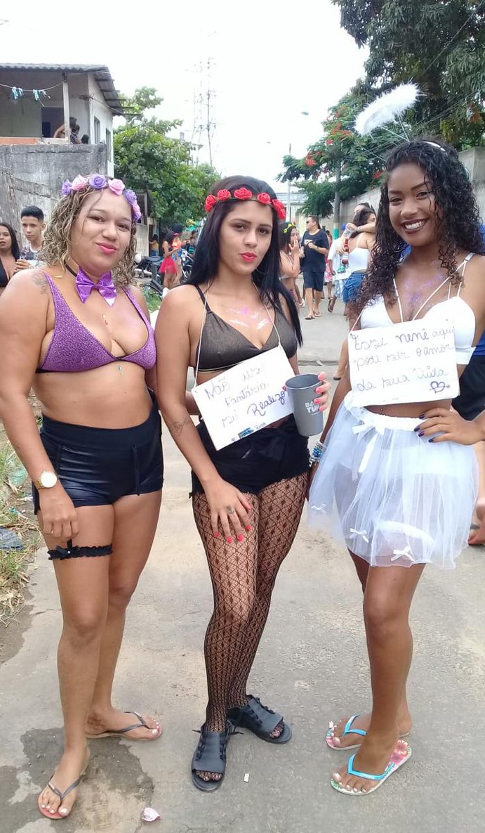 BonecaTR's tweet photo. E se foi mais um dia #Carnavrau #Tchucas @JataineFreitas @didibbzinha https://t.co/aqLS6gL3GL