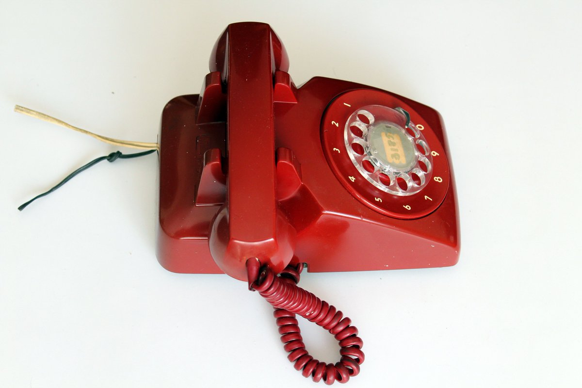 deepgaragecom's tweet photo. Retro Vintage Kırmızı Çevirmeli Telefon
https://t.co/tG9BoeUfUm
Gerçek bir retro kırmızı. Retro Vintage objelerin en önemli unsurlarından biri olan bu telefon, hem rengi hem kondisyonu hem de duruşu ile evinizin en güzel köşesinde kendisini göstermek için bekliyor. #antika #retro https://t.co/TQ4ZLAHwM4